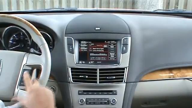 HD Radio & iPod Operation in a 2010 Lincoln MKT смотреть онлайн