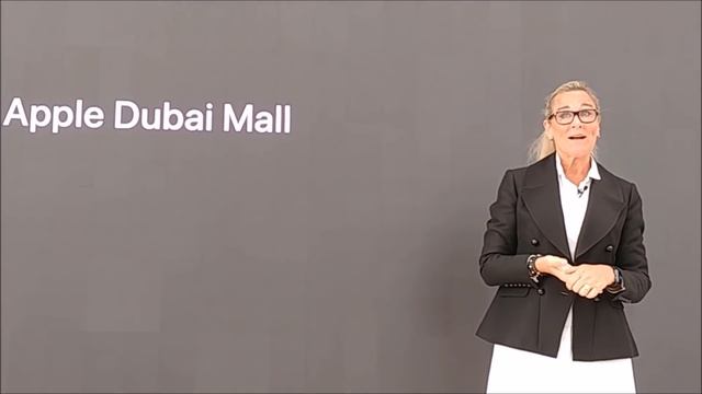 Angela Ahrendts - Reinvention 1.0 - Apple Dubai Mall Launch смотреть онлайн