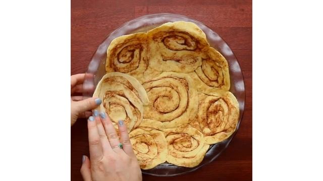 Cinnamon Roll Apple Pie смотреть онлайн