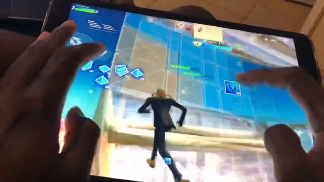 Fortnite Mobile Handcam (Best 60 ping player?) смотреть онлайн