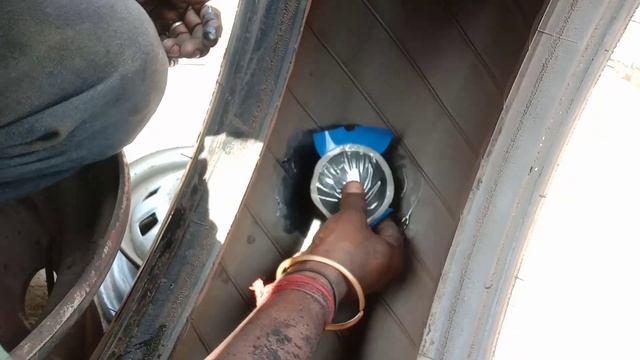 truck tubeless tyre puncture repair /and mushroom plug puncture # tyre fitting# смотреть онлайн