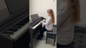 Катя Большакова 2-й класс фортепиано Б.Берлин Обезьянки на дереве 16.04.21