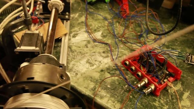 Шпиндельный ЧПУ своими руками. Первое тестирование 4й оси (First testing 4th axis) смотреть онлайн