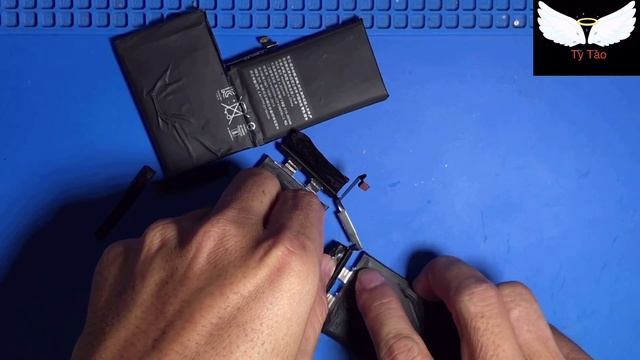 Bên trong pin iphone X và pin EU смотреть онлайн