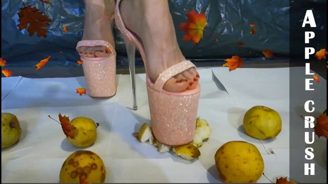 Lady L crush apples with pink extreme high heels (video short version) смотреть онлайн