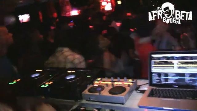 Max Pela LIVE @ Uhuru Afrika смотреть онлайн