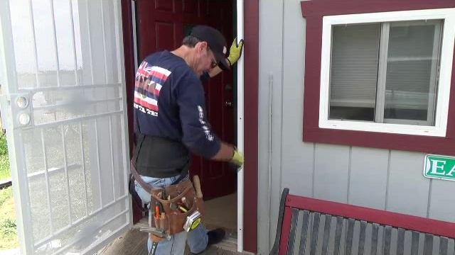 How to install a security screen door...Part 11 смотреть онлайн
