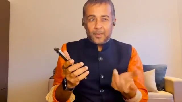Chetan Bhagat unboxes iPhone 12 Pro Max (just for fun!) смотреть онлайн