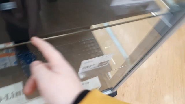 Looking at Windows, Apple, and Amazon Products in Staples смотреть онлайн