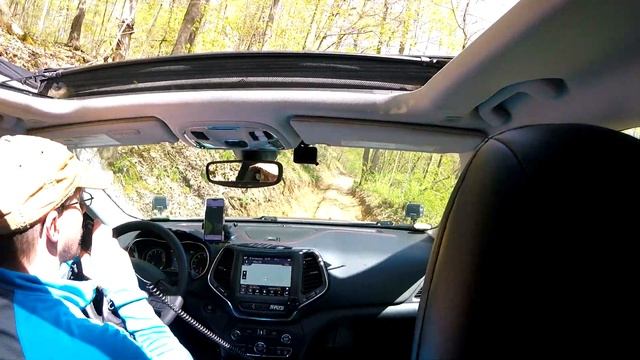 A Ride Inside Fearless, Jeep Cherokee Trailhawk Elite 4x4 смотреть онлайн