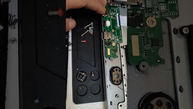 ноутбук он же планшет, постоянно ломается кнопка включения. Решение смотреть онлайн