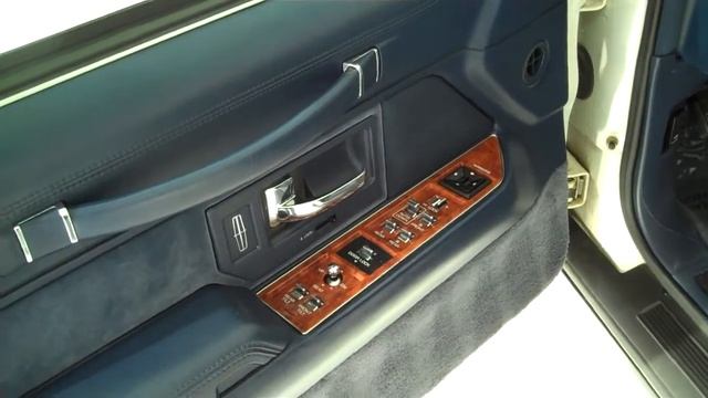 120894A - 1994 LINCOLN Town Car смотреть онлайн