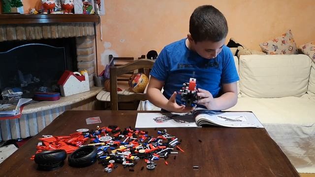 Lego Technic 42107 Ducati Panigale V4 R unboxing and building смотреть онлайн
