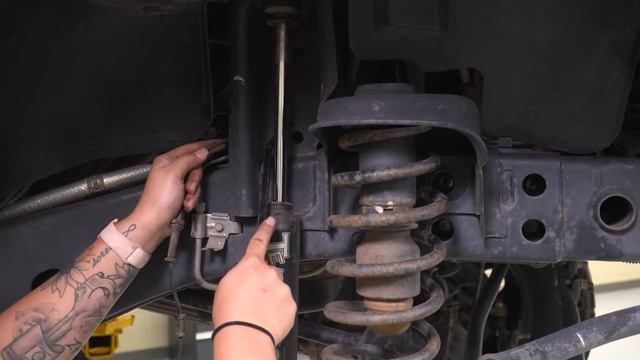 Jeep Wrangler JK Front Axle Hub Assembly Review & Install смотреть онлайн