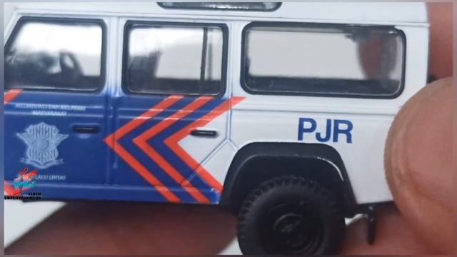 Mobil Mobilan Polisi | MINI GT LAND ROVER DEFENDER 110 KORLANTAS POLRI INDONESIA TRAFFIC POLICE смотреть онлайн