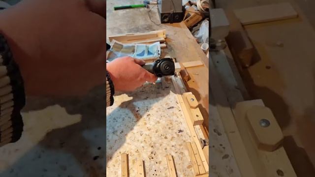 Сборка и натягивание проволоки дадановской рамки,за 1 м 40 с. смотреть онлайн