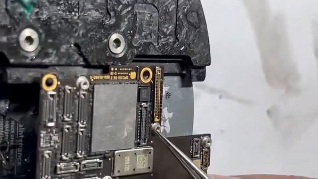 iPhone 11 Pro crashes, no signal, no WIFI, repair point repair смотреть онлайн