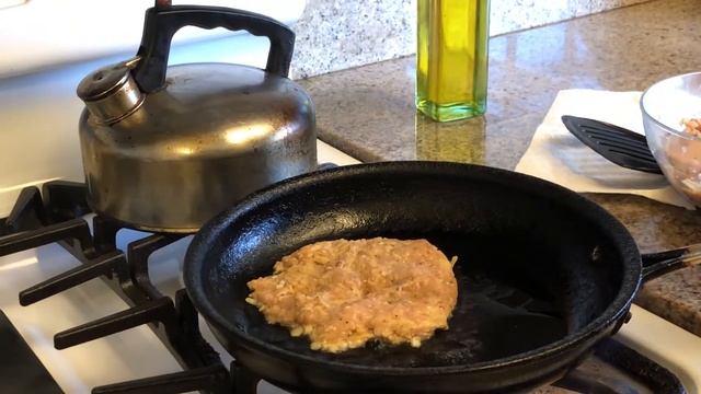Turkey Apple Sausage Patties - Cooking Lite with Chef Ray смотреть онлайн