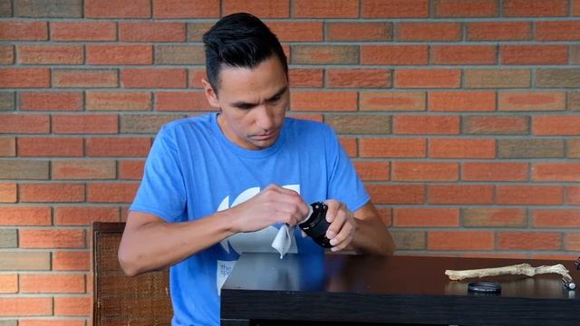 What does it take to scratch a camera lens? смотреть онлайн