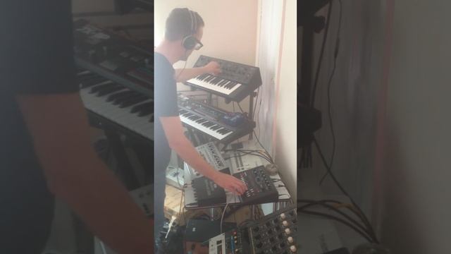 Jonny3snareS Live Acid House Bedroom jam. смотреть онлайн