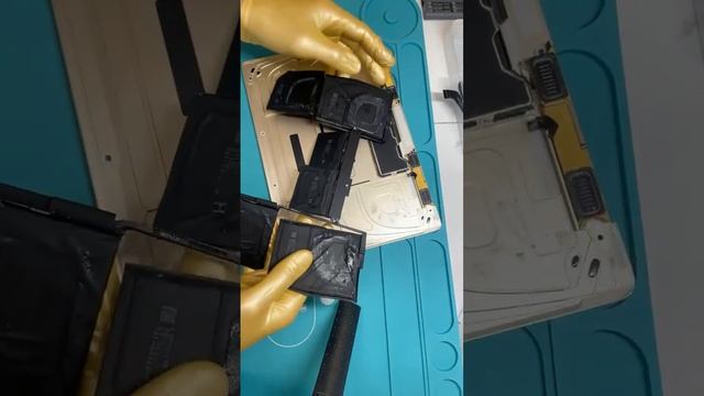 Замена аккумулятора MacBook 12 2017 A1534 смотреть онлайн