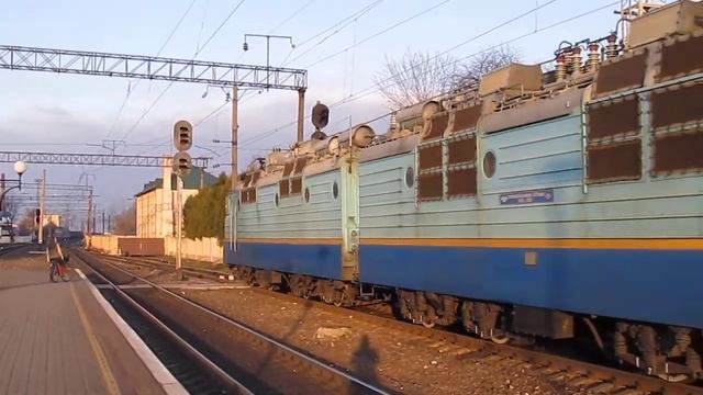 Электровоз ВЛ80Т-1460. Станция Подзамче смотреть онлайн