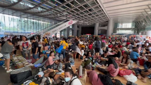 Hong Kong bellissima. Ma è veramente Cina? (video girato con iPhone 15 ProMax) смотреть онлайн