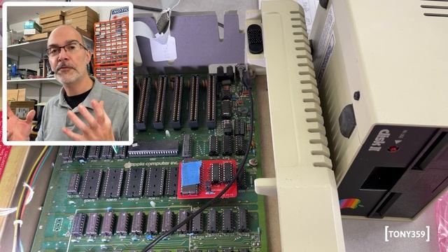 Let's see why the Apple II Europlus broke again! смотреть онлайн
