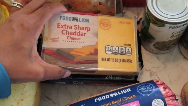 Are Local Grocery Stores CHEAPER Than National Chains? | Weekly Food Lion haul for family of 5 смотреть онлайн