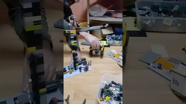 Простой, но крепкий башенный кран из ЛЕГО смотреть онлайн