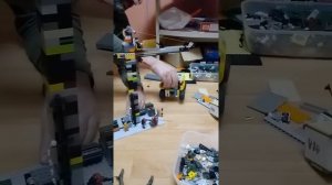 Простой, но крепкий башенный кран из ЛЕГО