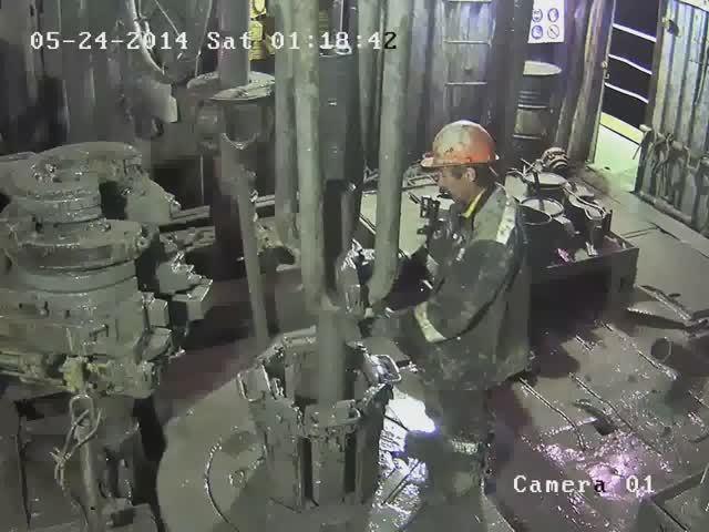 Жесть! Ужасный взрыв элеватора покалечила помбура. смотреть онлайн