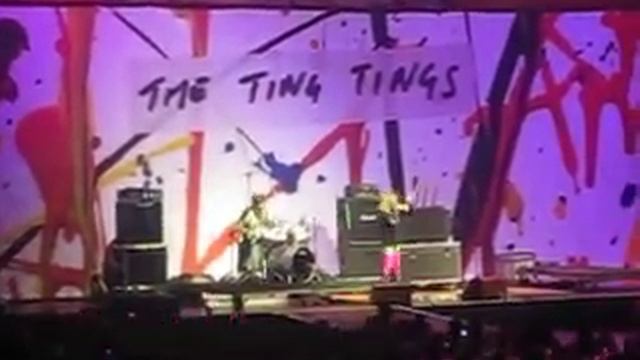 The Ting Tings - That's Not My Name смотреть онлайн