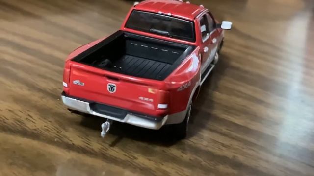 GreenLight 2018 Dodge Ram 3500 Dually 1:64 Review смотреть онлайн