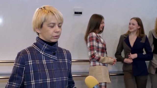 ПЛАТЬЕ ГОРОДА: Знакомство с коллекциями смотреть онлайн
