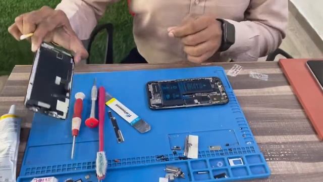 iPhone X battery replacement | Fast than Apple authorised service center in Ahmedabad | 100% health смотреть онлайн