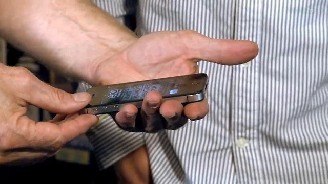 More Magic From a MASTER: Restoring a Torn Card & iPhone FAKEOUTS! смотреть онлайн