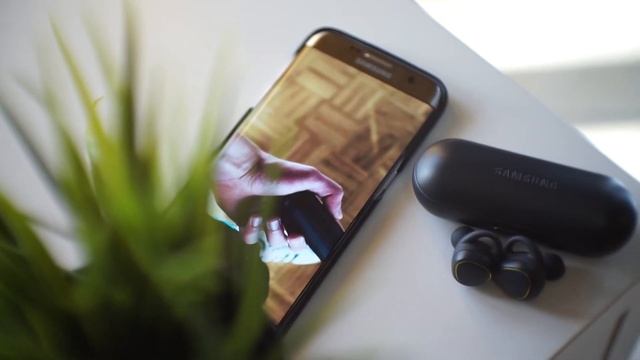 Gear Icon X vs AirPods!! Quali scegliere!? #Samsung vs Apple!! смотреть онлайн