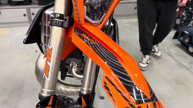 ПРЕМИУМ - качество! Полный ОБЗОР мотоцикла JHLMOTO JHL M5 250 сс 2T на 1E66MM (MT250 моторе смотреть онлайн