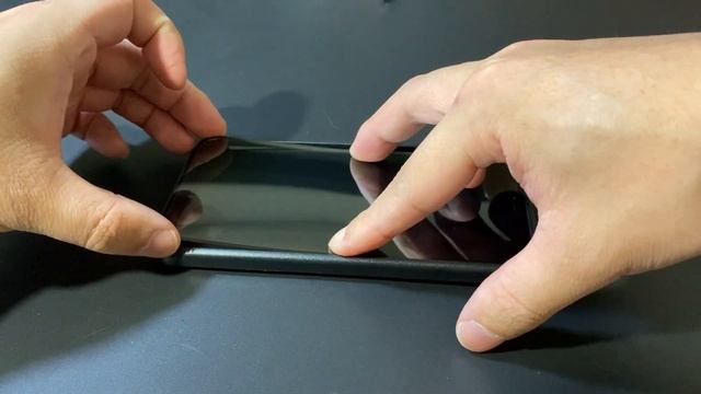 [ iPhone 12 ] Install a sapphire screen protector in 1 minute смотреть онлайн