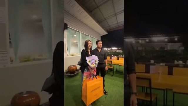 Engfa was happy because he came to chiang mai late at night but still had many fans waiting смотреть онлайн