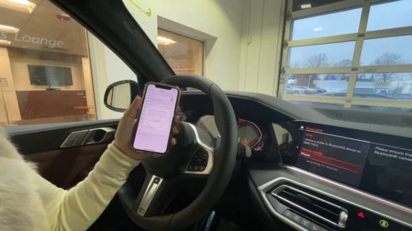 2021 BMW X7 M50 Pair Phone to Apple CarPlay