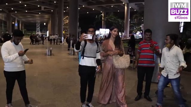 POOJA HEGDE SPOTTED AT AIRPORT RETURN MUMBAI смотреть онлайн