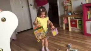 Танец с чемоданами.