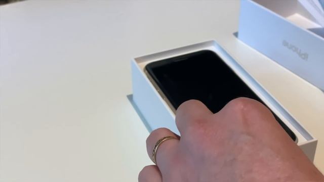 iPhone SE 2020 Quick Unboxing смотреть онлайн