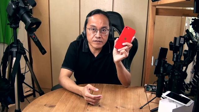 iPhone SE (2020) Red Review Part 1- Unbox, Peel, Price, vs 6 & 11, Video Specs смотреть онлайн