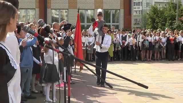 Звенит первый звонок. смотреть онлайн