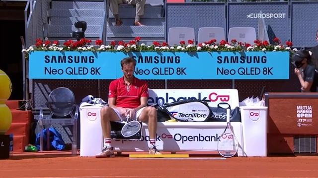 Medvedev big brain "It's bad surface so I cannot do damage to bad surface" смотреть онлайн