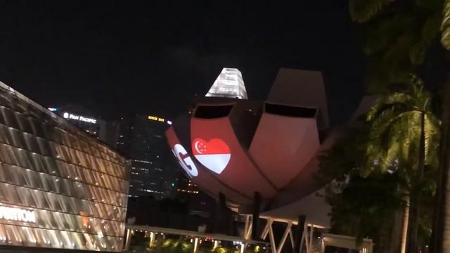 NEWEST AND COOLEST APPLE STORE IN SINGAPORE смотреть онлайн