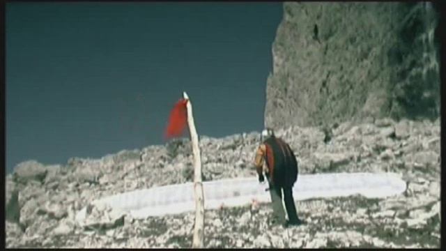 Соревнование скалолаза и парапланериста - The Race смотреть онлайн